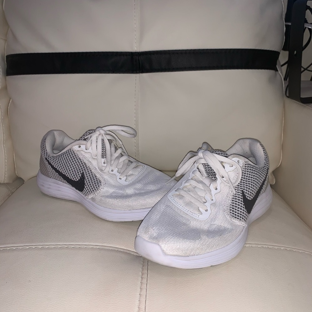 White nike sneakers